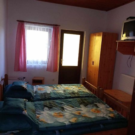 Apartamento Zsuzsa Apartman Poroszló Exterior foto